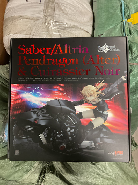 Saber/Altria Pendragon (Alter) & Cuirassier Noir